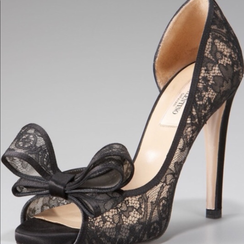 COPY - Valentino black lace and bow pumps